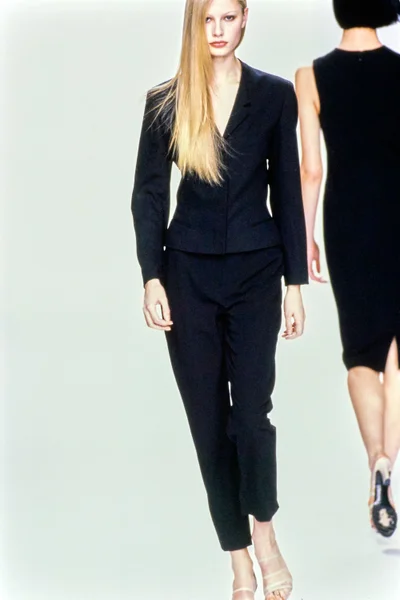 Look 3